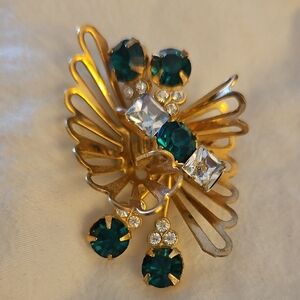 Elegant Gold and Green Brooch